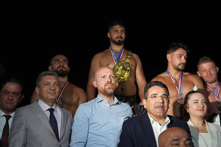 AĞALIK YİNE HAKAN ÇETİN’İN