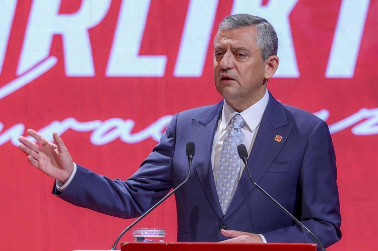 ÇOK PARTİLİ SİYAET TEHDİT ALTINDADIR