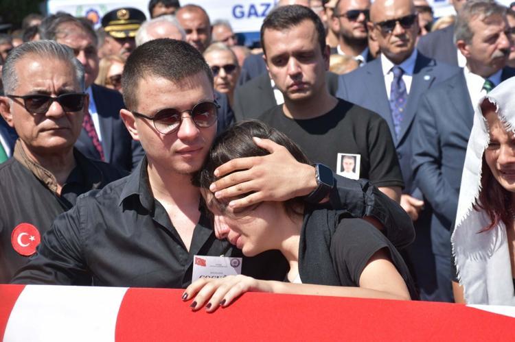 ŞEHİDİN CENAZE NAMAZINI BABASI KILDIRDI