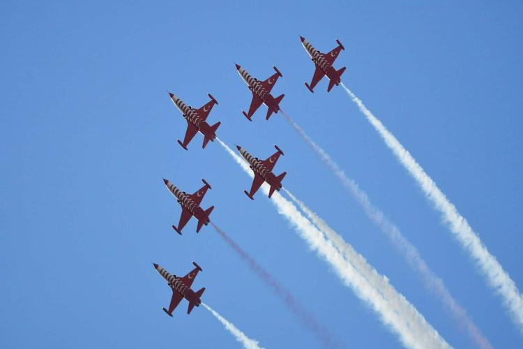 SOLOTÜRK VE TÜRK YILDIZLARI NEFES KESTİ