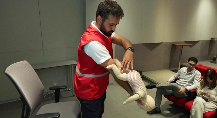 İLK YARDIM FARKINDALIĞI İÇİN UYGULAMALI VİDEOLAR, EĞİTİMLER