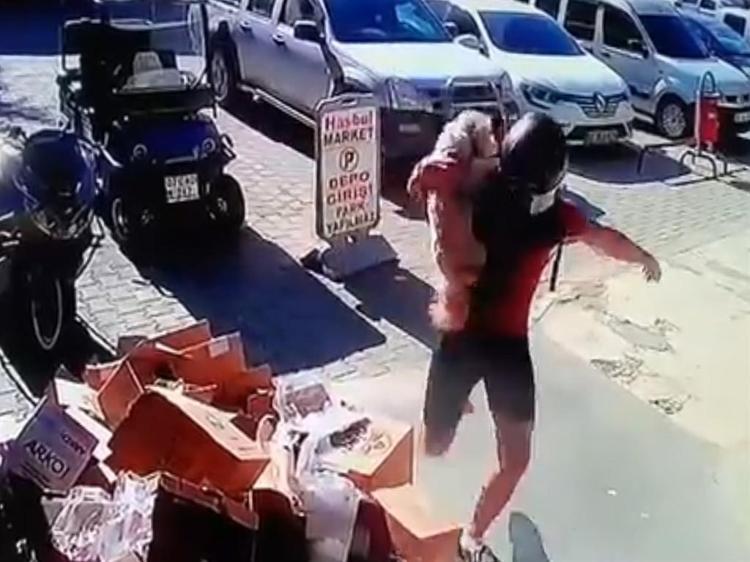 GÜVENLİK KAMERASINA YANSIDI