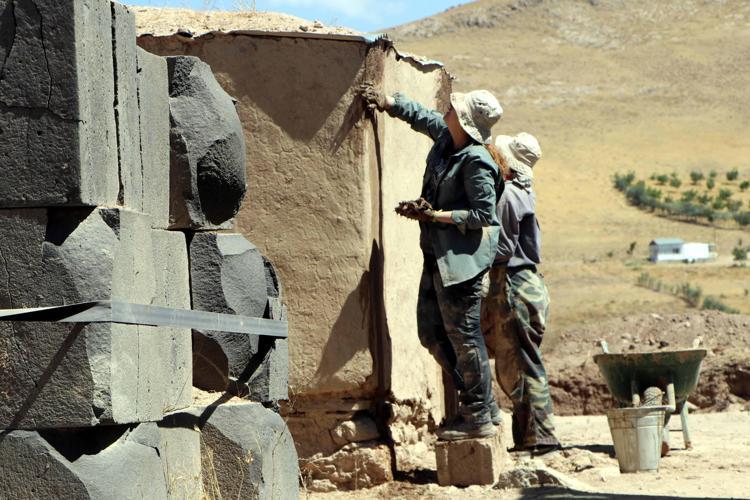 ‘DOĞU ANADOLU’DA İLK DEFA BÖYLE BİR KALINTIYA RASTLADIK’