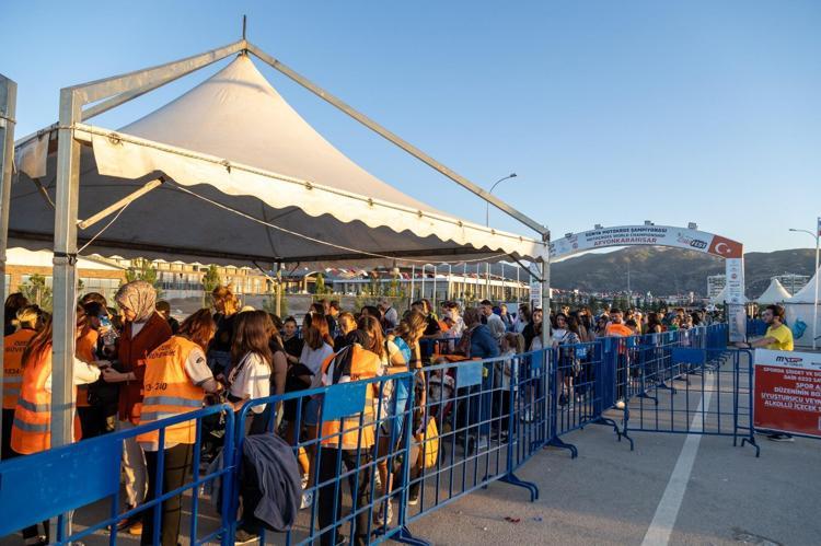 AFYON MOTOFEST YILDIZLARIN SAHNE GEÇİDİNE ŞAHİT OLDU