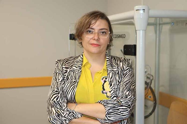 ‘HASTALIĞIN EN SIK GÖRÜLEN BELİRTİLERİ ÖKSÜRÜK, NEFES DARLIĞI VE GÖĞÜS AĞRISIDIR’