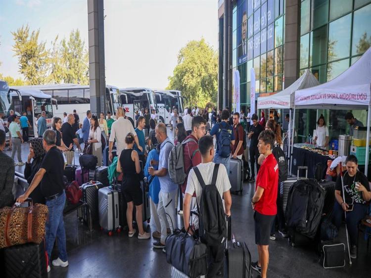 ‘ONLARIN GELECEK HEVESLERİNE, YOLCULUKLARINA IŞIK OLMAK İSTİYORUZ’
