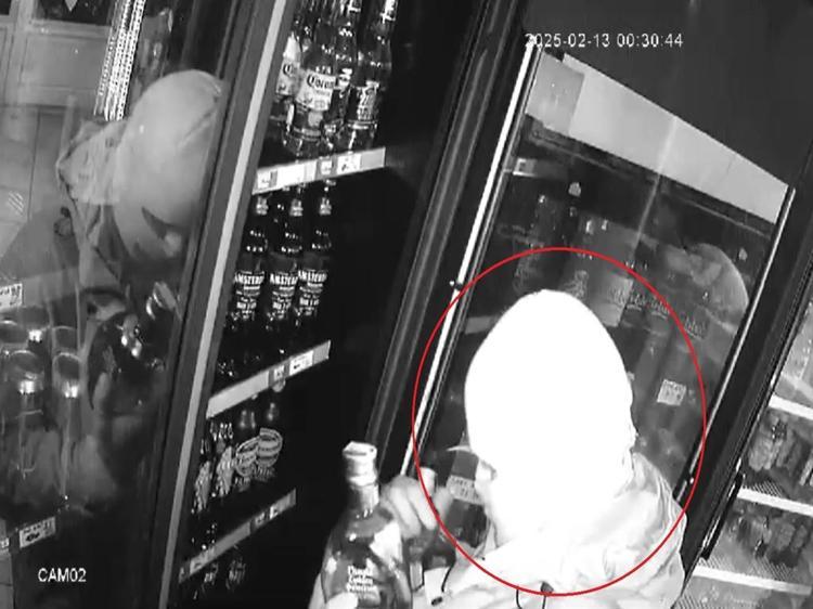 MONTUNUN İÇİNE SAKLADI