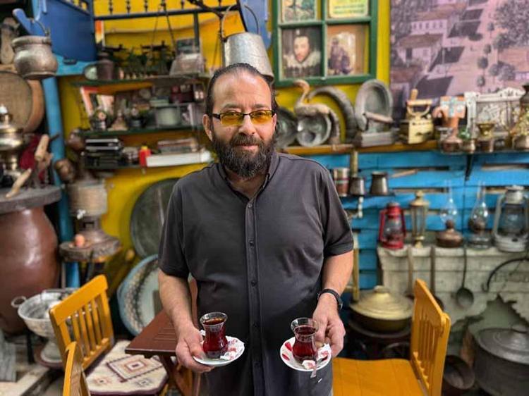 ‘BURAYA SADECE ÇAY İÇMEK İÇİN GELMİYORLAR’