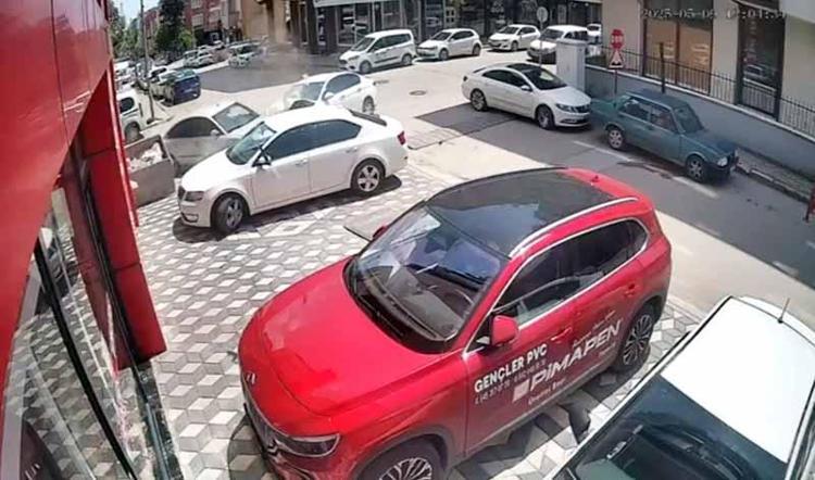 İŞ ÇIĞIRINDAN ÇIKTI