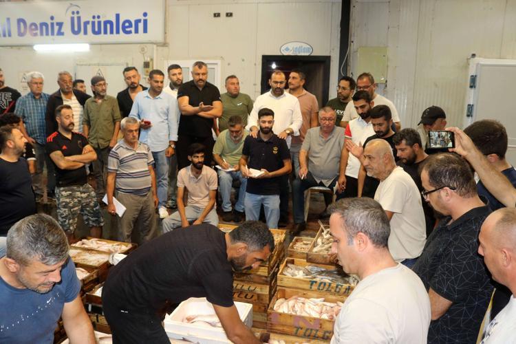 BALIK MEZATINA RAĞBET