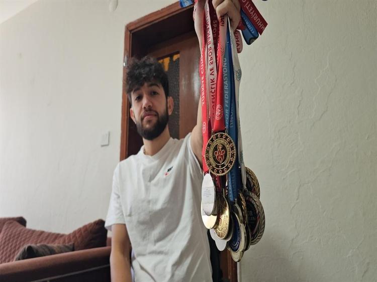 ‘SEÇMELERDEN 1 HAFTA ÖNCE KAZA GEÇİRDİ’