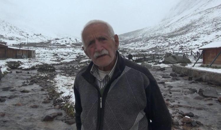 KAR YAĞIŞINI MANİYLE KARŞILADI