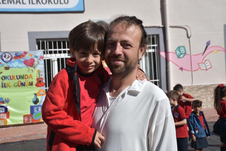 ÇOCUKLAR SOKAĞA UZAK BÜYÜYORLAR