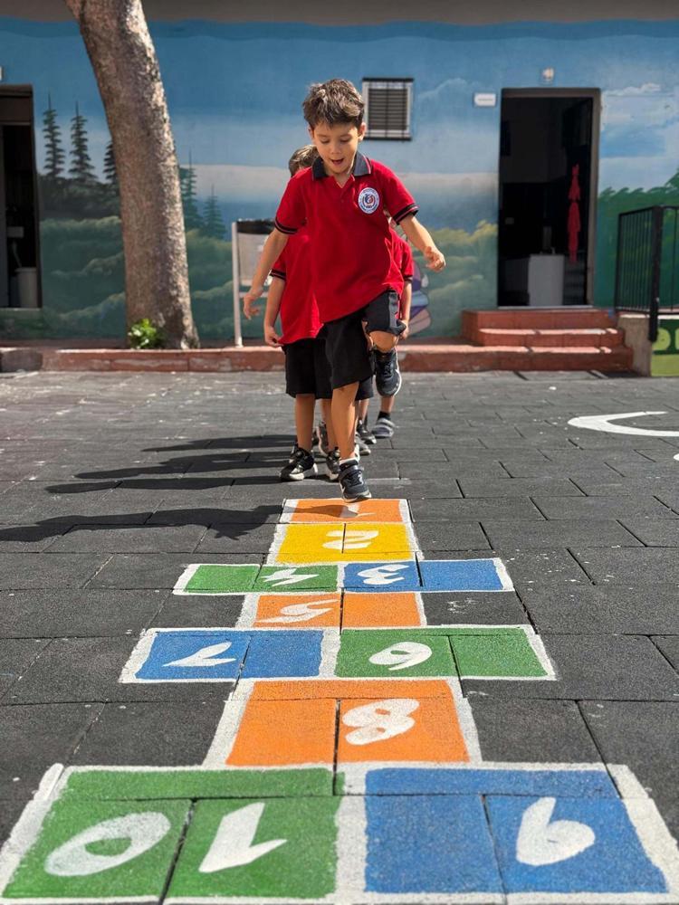 ÇİZİMLERİN ÇOĞUNU BEN ÇİZDİM