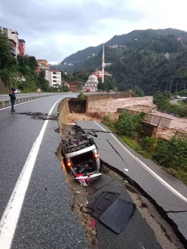 RİZE’DE METREKAREYE 272, GİRESUN’DA 300 KİLOGRAM YAĞIŞ