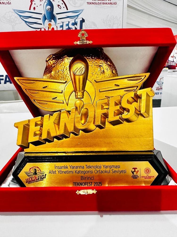 ‘EĞİTİM CAMİAMIZ İÇİN TARİHİ GURUR’