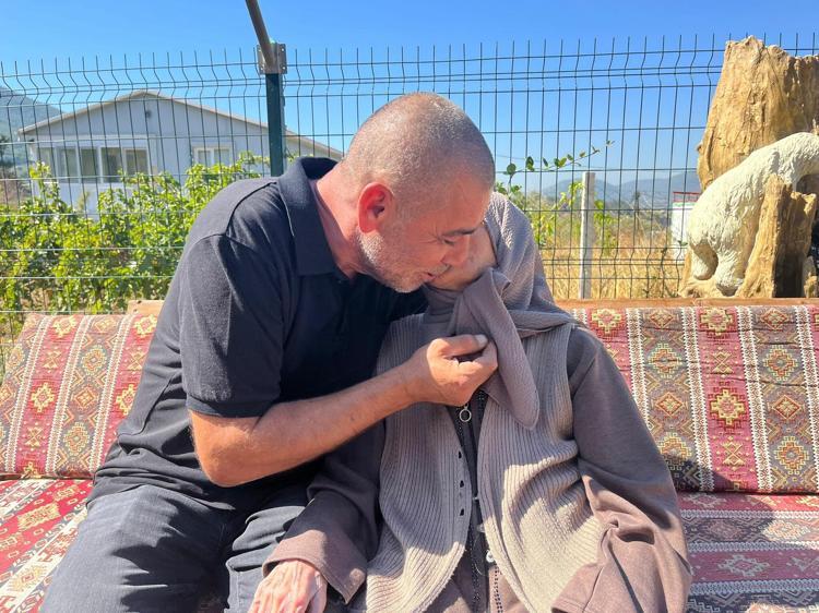 O MUTLU OLDUKÇA BEN DAHA ÇOK MUTLU OLUYORUM