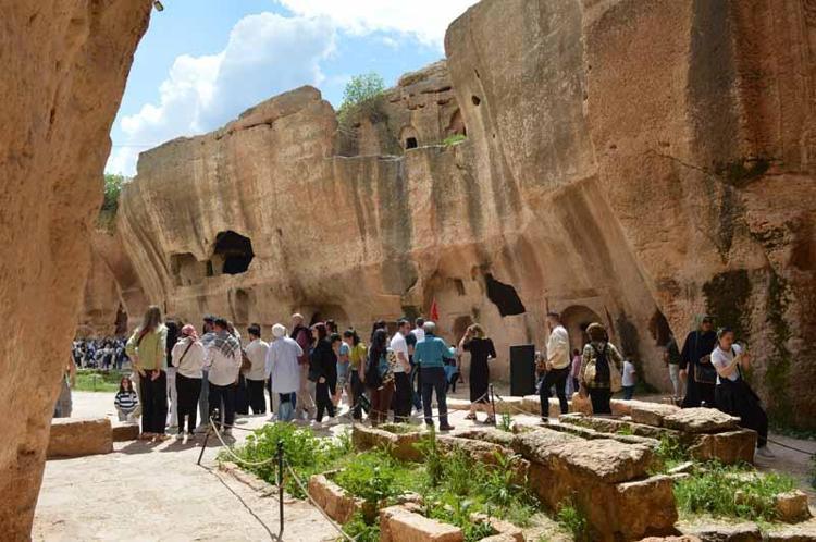 YER BULMAKTA SIKINTI ÇEKİYORUZ