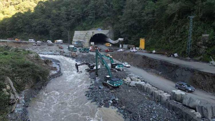 3 BİN 200Ü AŞKIN PERSONEL GÖREV ALDI, MAHSUR KALAN 136 KİŞİ KURTARILDI