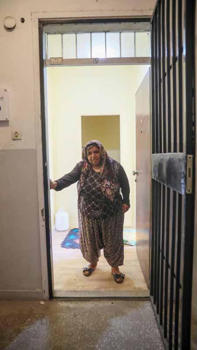 YENİ EVİNE TAŞINDI