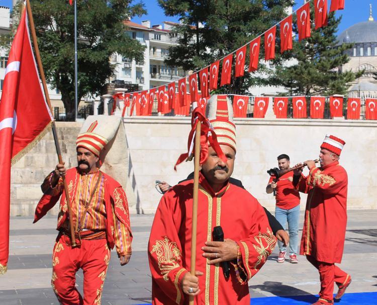 YILIN AHİSİNİ ÖDÜLÜNÜ TSKYA BAĞIŞLADI