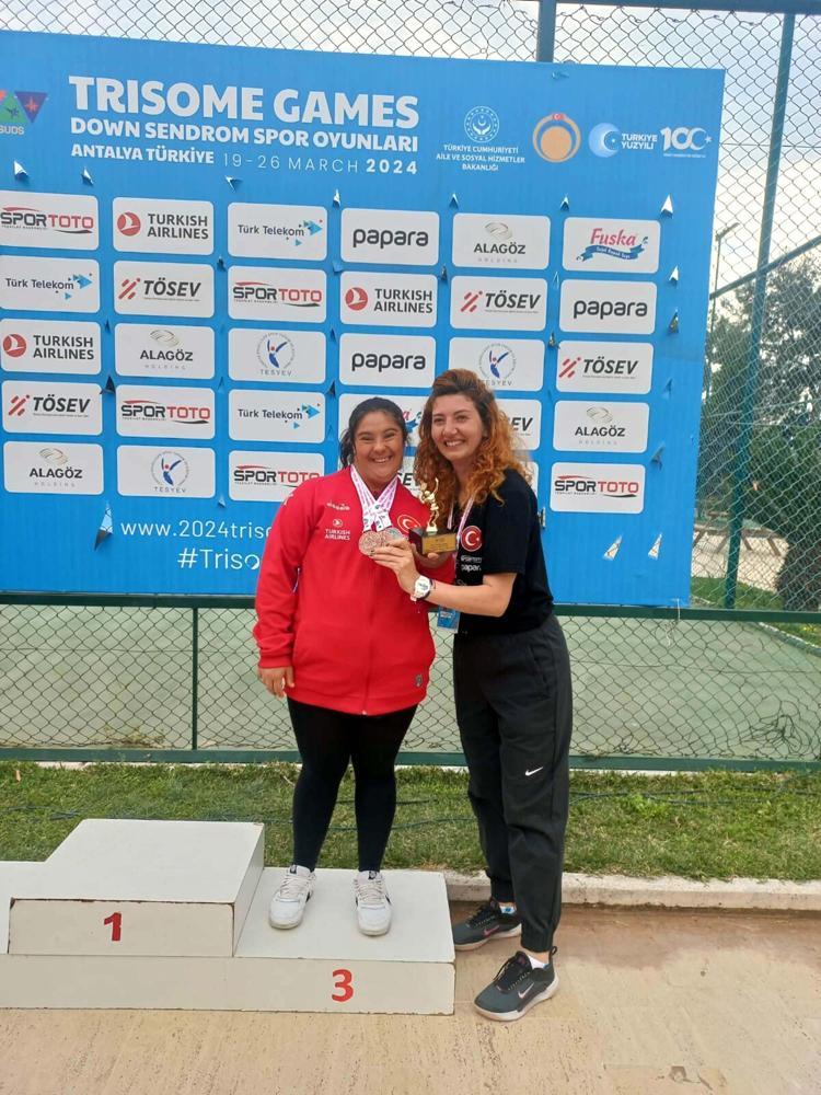 AİLELER HİÇBİR ZAMAN PES ETMESİN