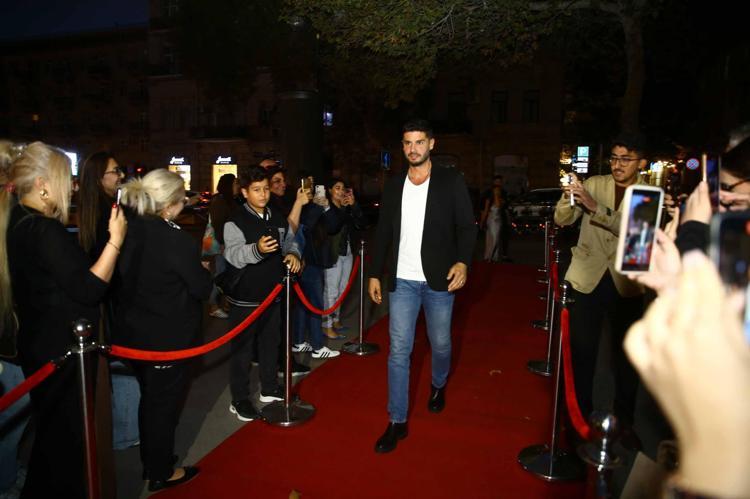 BAKÜ’DE KIRMIZI HALI VE ANMA TÖRENİ