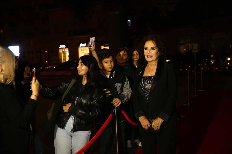 HÜLYA KOÇYİĞİT: BİZ BİR MİLLETİZ