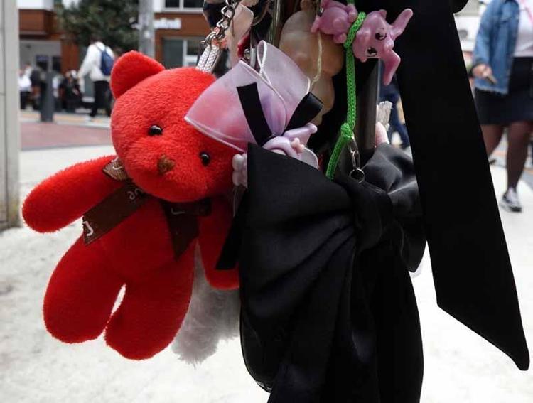 ‘CADDEYE RENK VERİYOR’