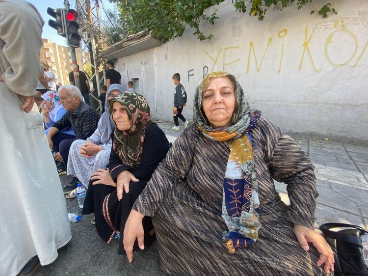 ‘TAPULU ARAZİMİZ, SON ÇARE YOLU KAPATMAK OLDU’