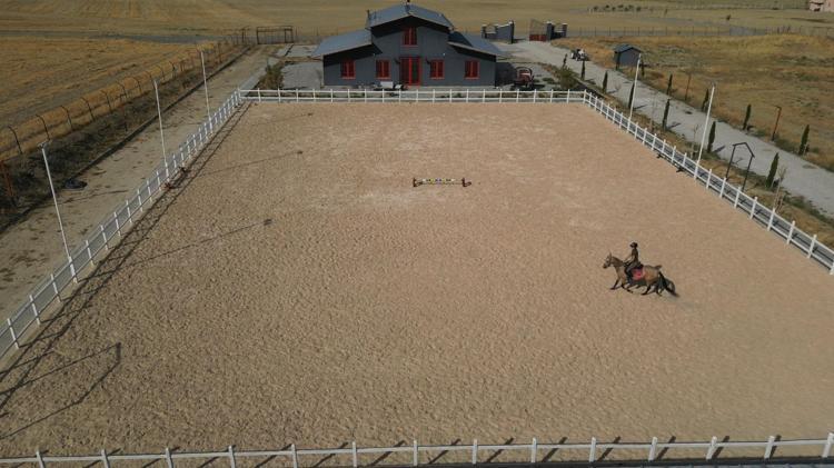 ‘KOMUTLARIN DIŞINA ÇIKMAZLAR’