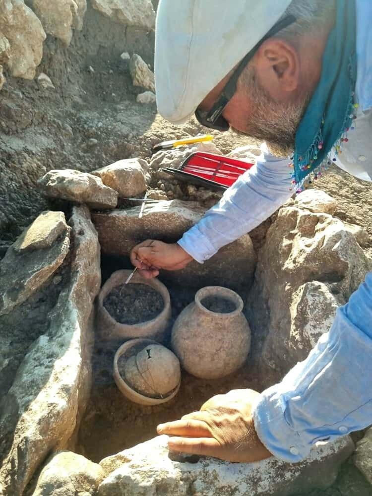 MEZARLAR, ÖNEMLİ BİLİMSEL VERİLER SUNUYOR