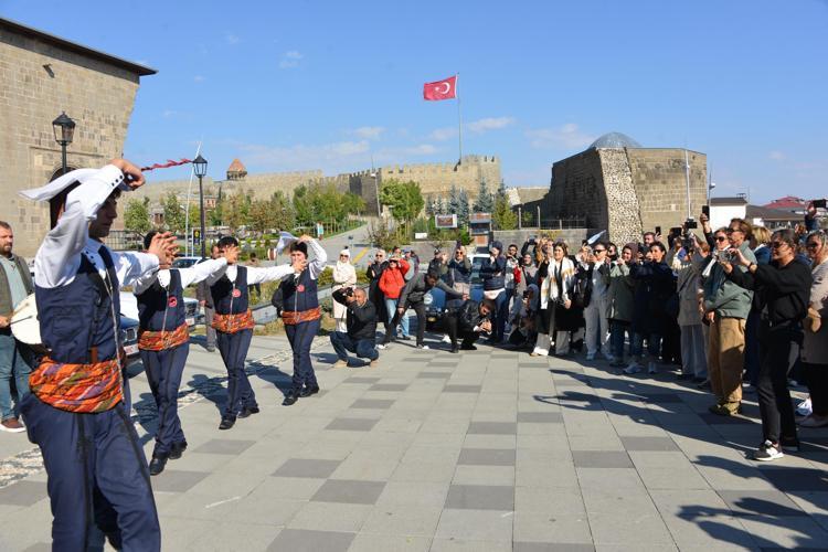 TAMİRCİLERİ DE YANLARINDA