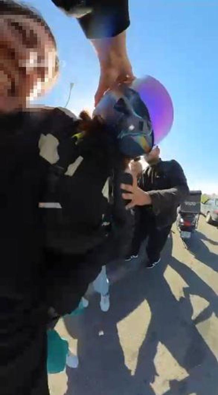 MOTOKURYE KIZ ARKADAŞI DARBEDİLMİŞ