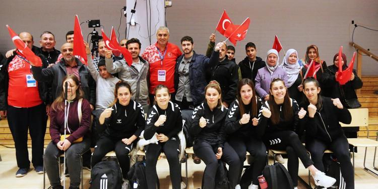 ‘KADINLAR, FİNLANDİYA–YUNANİSTAN MAÇININ GALİBİNİ BEKLİYOR’