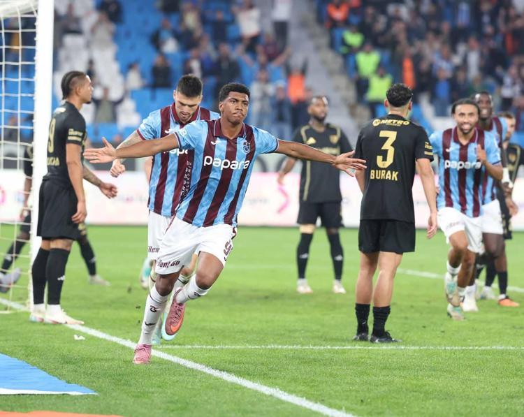 MAÇ İLK YARIDAN KOPTU