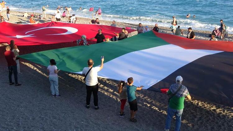 GAZZEDE MİLYONLARCA SİVİL DÜNYANIN SESSİZLİĞİ ALTINDA CAN VERİYOR