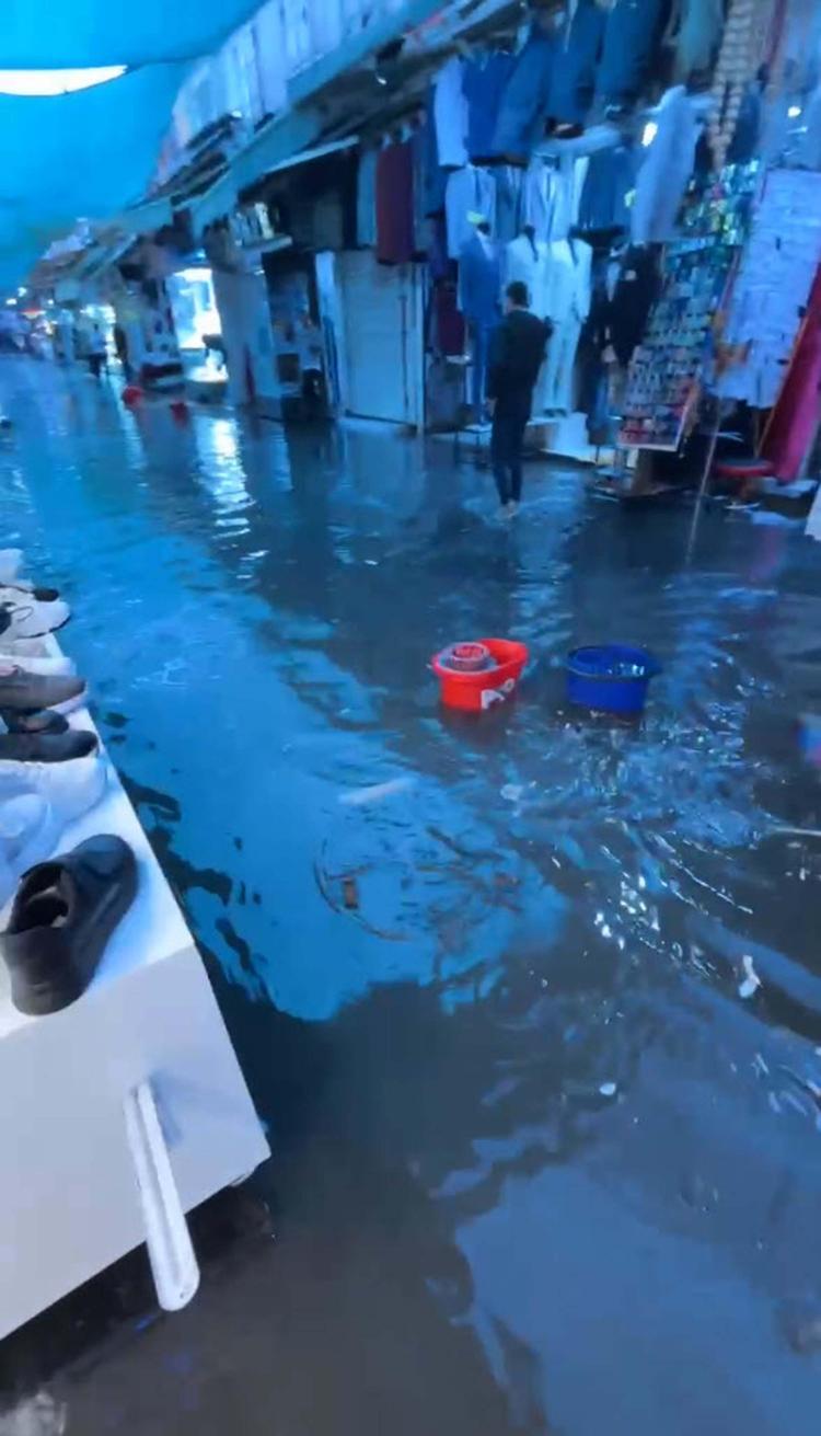 KEMERALTINDA BAZI İŞ YERLERİNİ SU BASTI