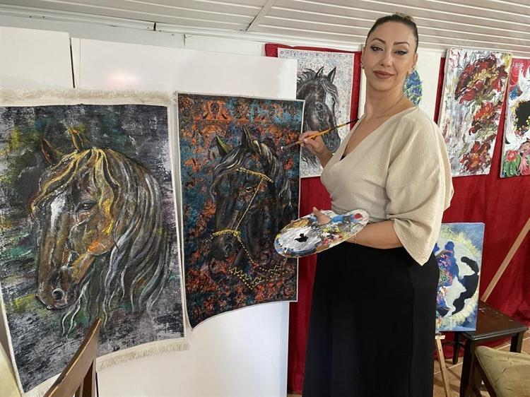 ÇATI KATINI RESİM ATÖLYESİNE DÖNÜŞTÜRDÜM