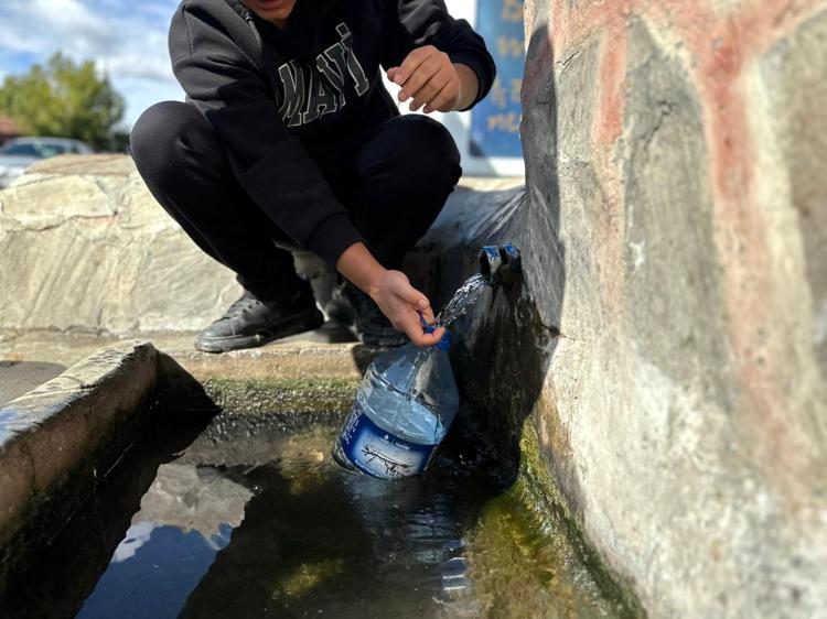 ÖĞRENCİLERDEN ‘SICAK SU’ EYLEMİ