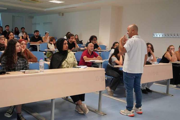 BANA HOCA DA DİYORLAR, AĞABEY DE