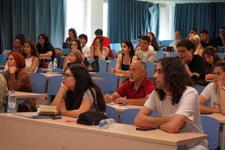 YENİ ANILAR BİRİKTİRMEK İÇİN BURADAYIM