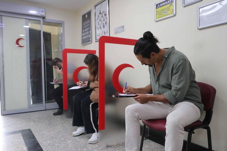 İNSANLARI GÜLERKEN GÖREBİLMEK MOTİVE EDİYOR