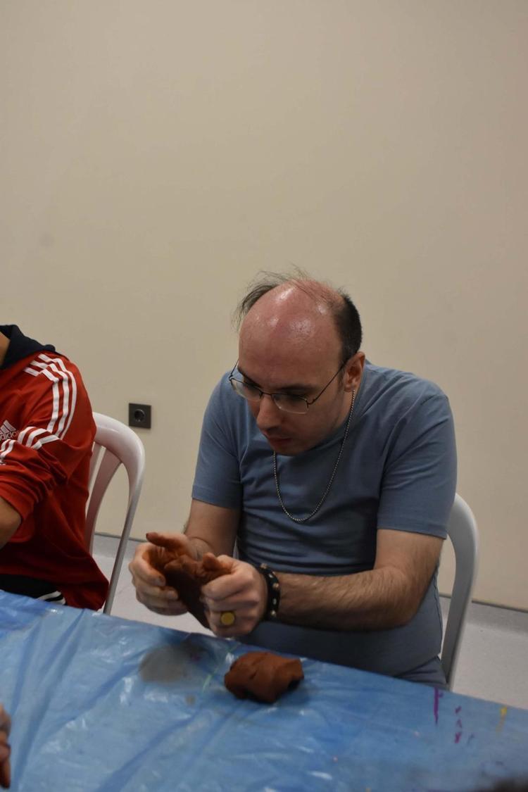 BU ÇALIŞMALAR ENGELLİ BİREYLERİ SAKİNLEŞTİRİYOR