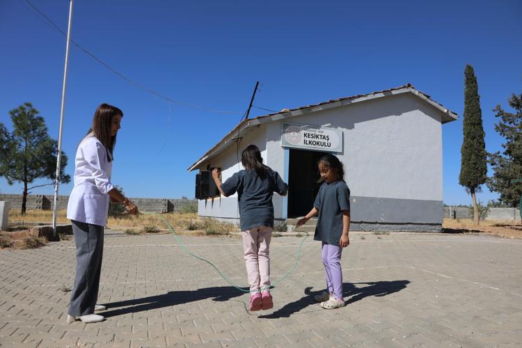 ‘OKULUMUZU ÇOK SEVİYORUZ’