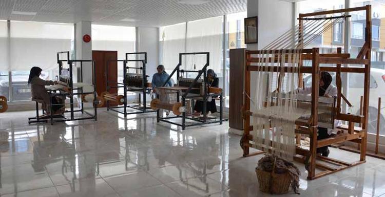 GİYİMDEN EV DEKORASYONUNA GENİŞ ÜRÜN YELPAZESİ