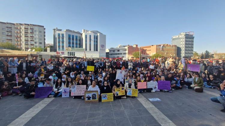 ‘OTOPSİ RAPORU 28 GÜN BEKLETİLEREK NE AVUKATLARLA NE DE AİLEYLE PAYLAŞILMADI’