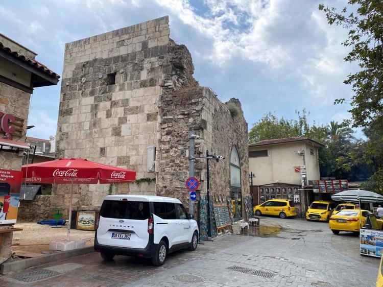 KALEİÇİNİN MERKEZİ KONUMUNDA