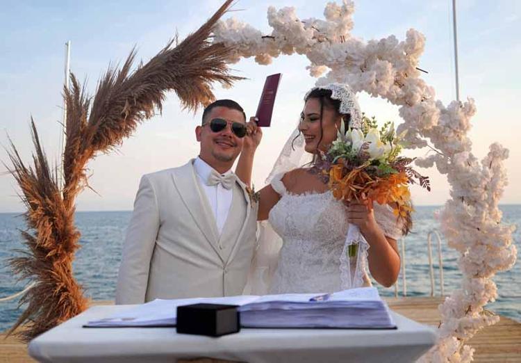 12 BİN KİLOMETRE AŞKA ENGEL OLAMADI