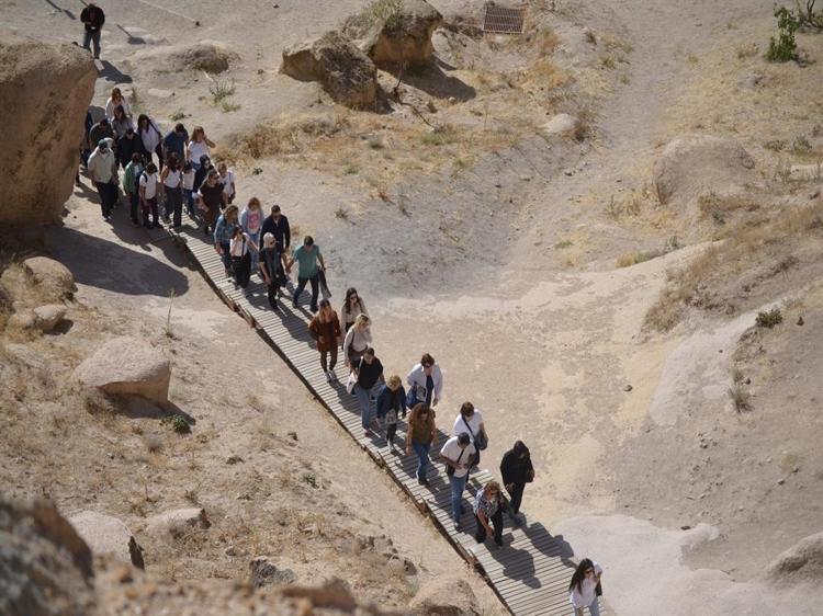 ORTODOKS VE KATOLİKLERİN İLGİSİ YOĞUN